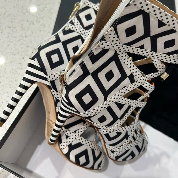 ⬇️PRICE 💐 Alejandra G - Black and White Bootie Heel - Size 37 - Picture 2 of 12